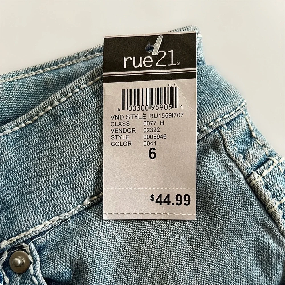 Rue21 Mid - Rise Boot Ultimate Stretch Flare Jean Size 6 - Picture 13 of 13